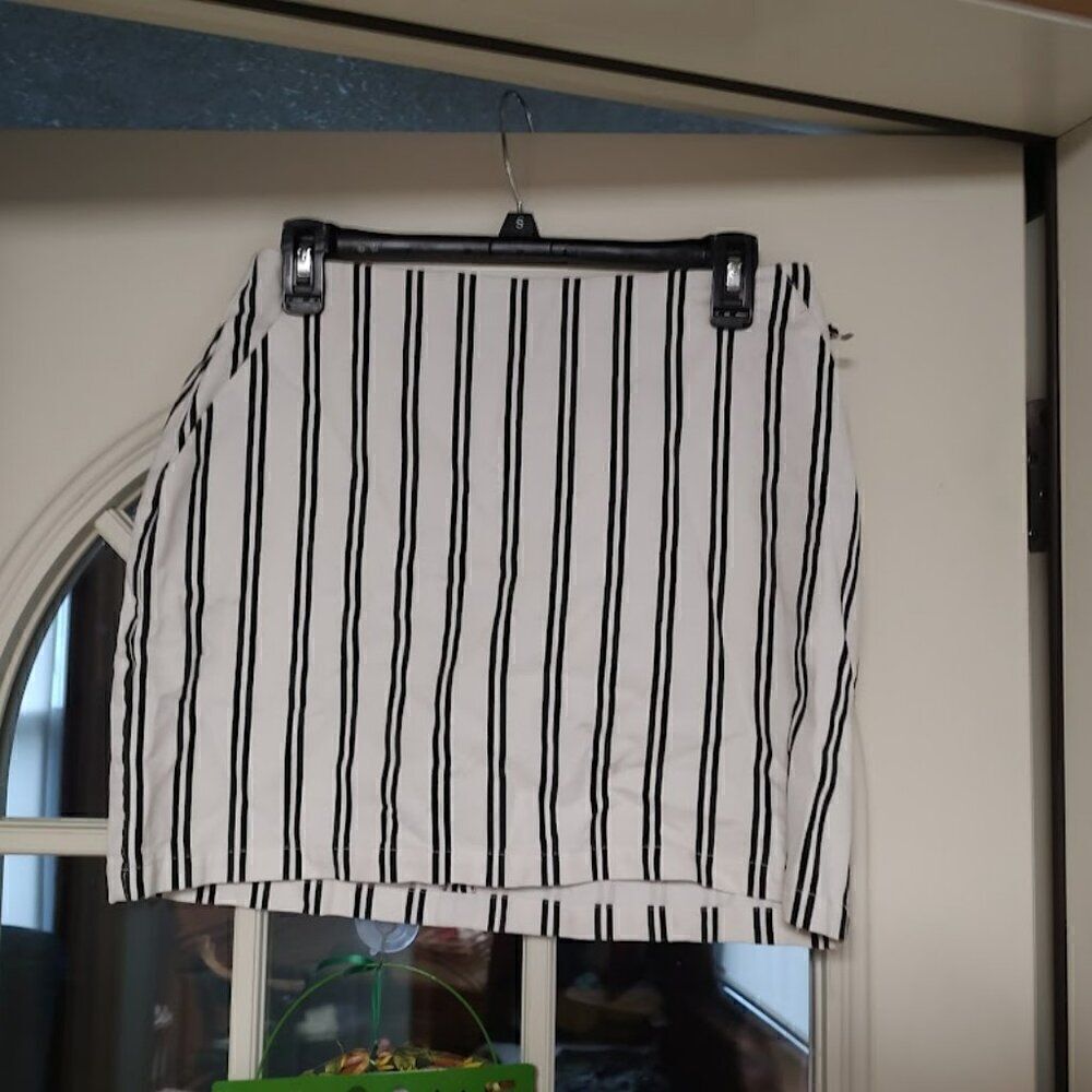 New Forever 21 Cream Black Striped Short Skirt Size Women's M